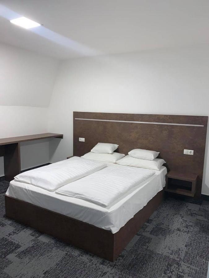 Hotel Zodiaco Сексард Номер фото